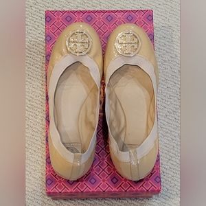 Tory Burch Ballet Slipper w/Logo Flat Tan Wmns Size 8